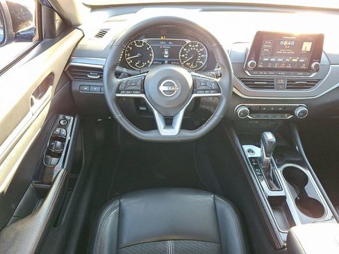 Used 2025 Nissan Altima 2.5 SR FWD image 12
