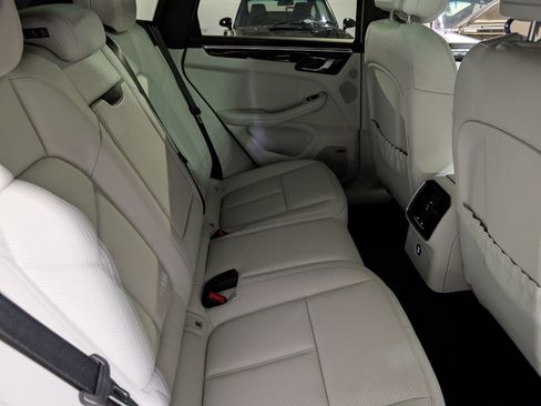 New 2026 Porsche Macan image 25