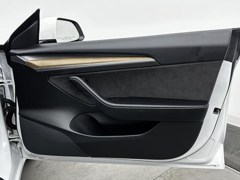 Used 2021 Tesla Model 3 Standard Range Plus image 33