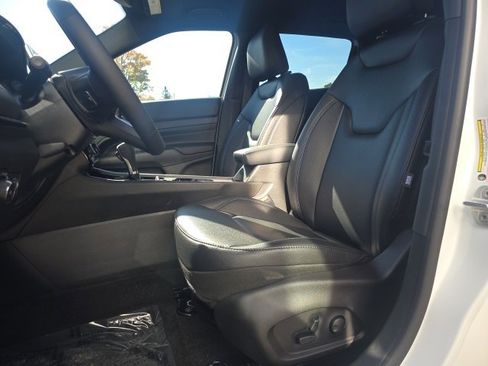 New 2026 Jeep Compass Limited image 9