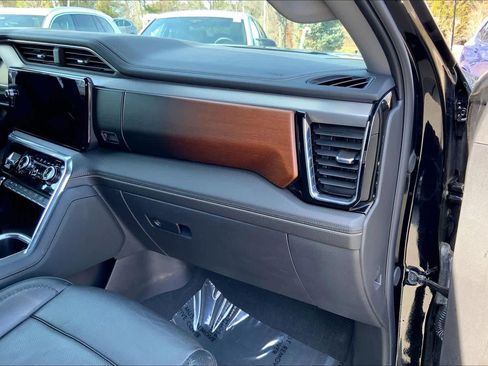 Used 2024 GMC Sierra 1500 Denali w/ Technology Package image 17
