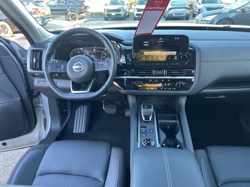 Certified 2025 Nissan Pathfinder SL w/ SL Premium Package image 20