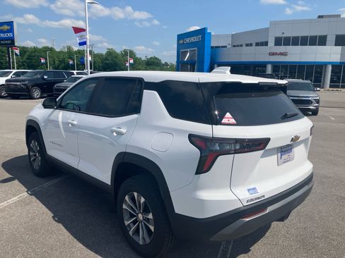New 2026 Chevrolet Equinox LT w/ Convenience Package II FWD image 5