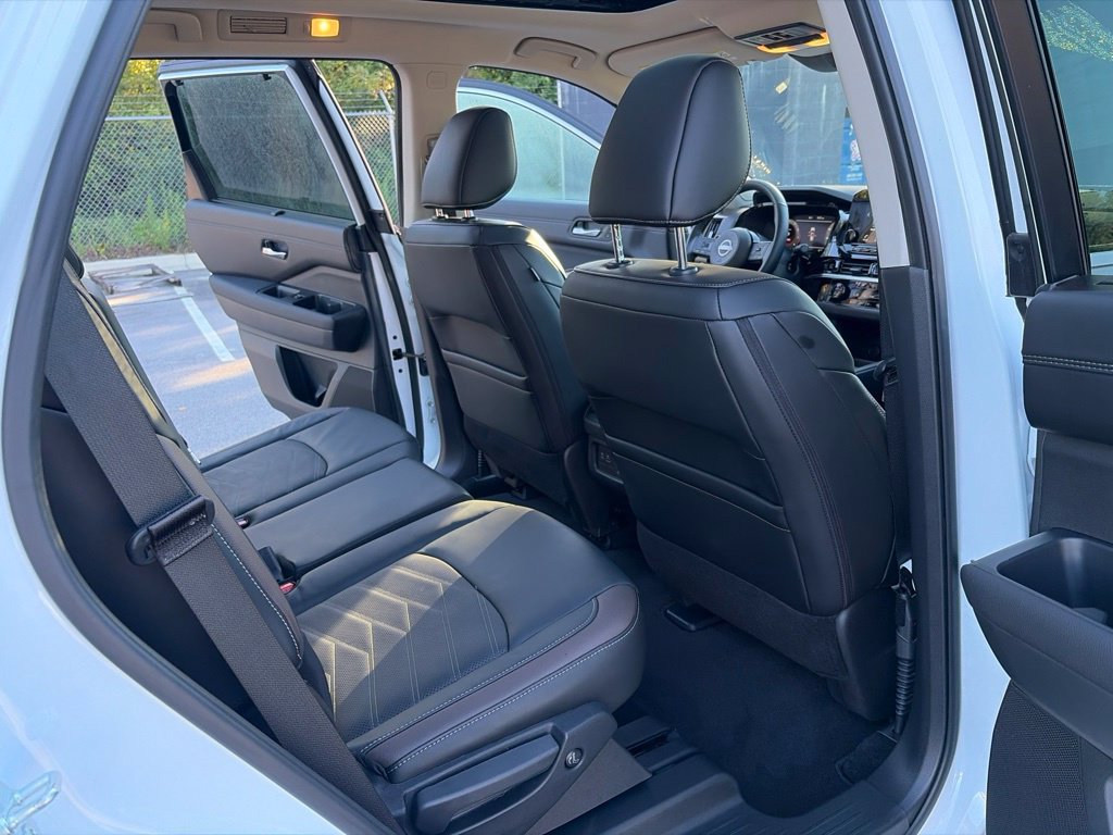 Certified 2025 Nissan Pathfinder Platinum w/ Cargo Package FWD image 30
