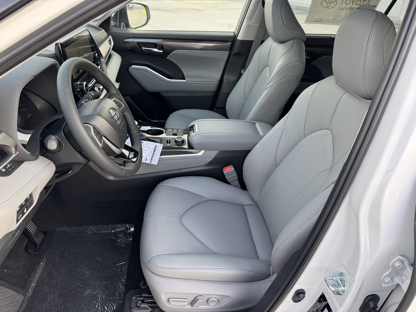 New 2026 Toyota Highlander Limited AWD/4WD image 2