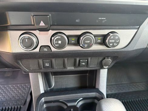 Used 2020 Toyota Tacoma SR AWD/4WD image 23