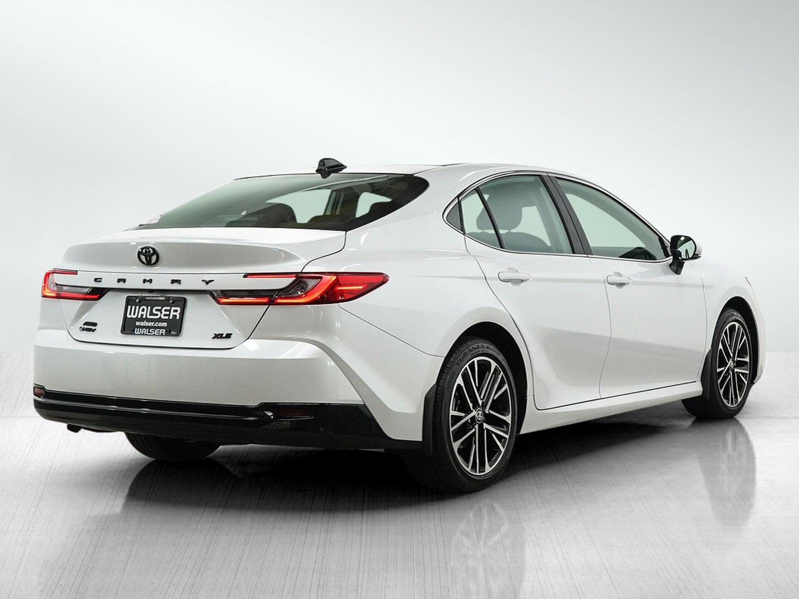 Used 2026 Toyota Camry XLE AWD/4WD image 5