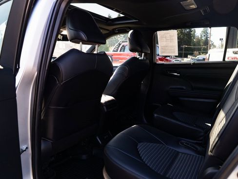 Used 2021 Toyota Highlander XSE image 20