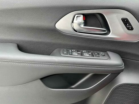 New 2026 Chrysler Pacifica Limited w/ S Appearance Package image 8