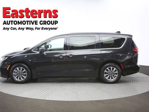 Used 2023 Chrysler Pacifica Touring-L image 57