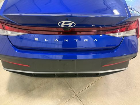 Used 2024 Hyundai Elantra SEL FWD image 19