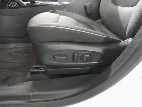 Used 2023 Chevrolet TrailBlazer LT w/ Convenience Package image 11