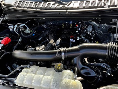 Used 2024 Ford Expedition XLT image 30