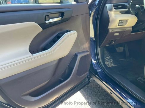 Used 2022 Toyota Highlander XLE image 9