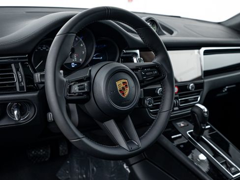 Certified 2026 Porsche Macan S AWD/4WD image 16