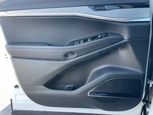 Used 2025 Jeep Wagoneer Launch Edition w/ Trailer Tow Group image 37