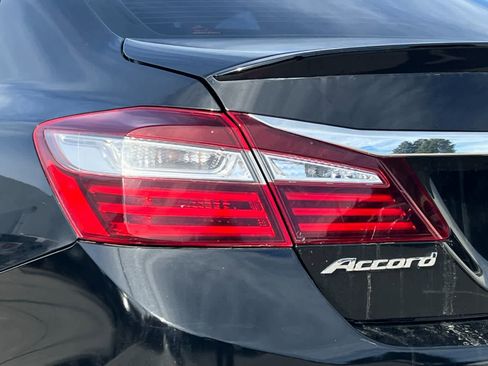 Used 2017 Honda Accord Sport image 25