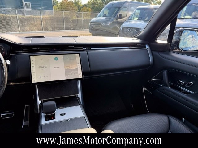 Used 2025 Land Rover Range Rover Long Wheelbase SE AWD/4WD image 13