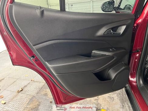 Used 2025 Chevrolet Trax LT image 28