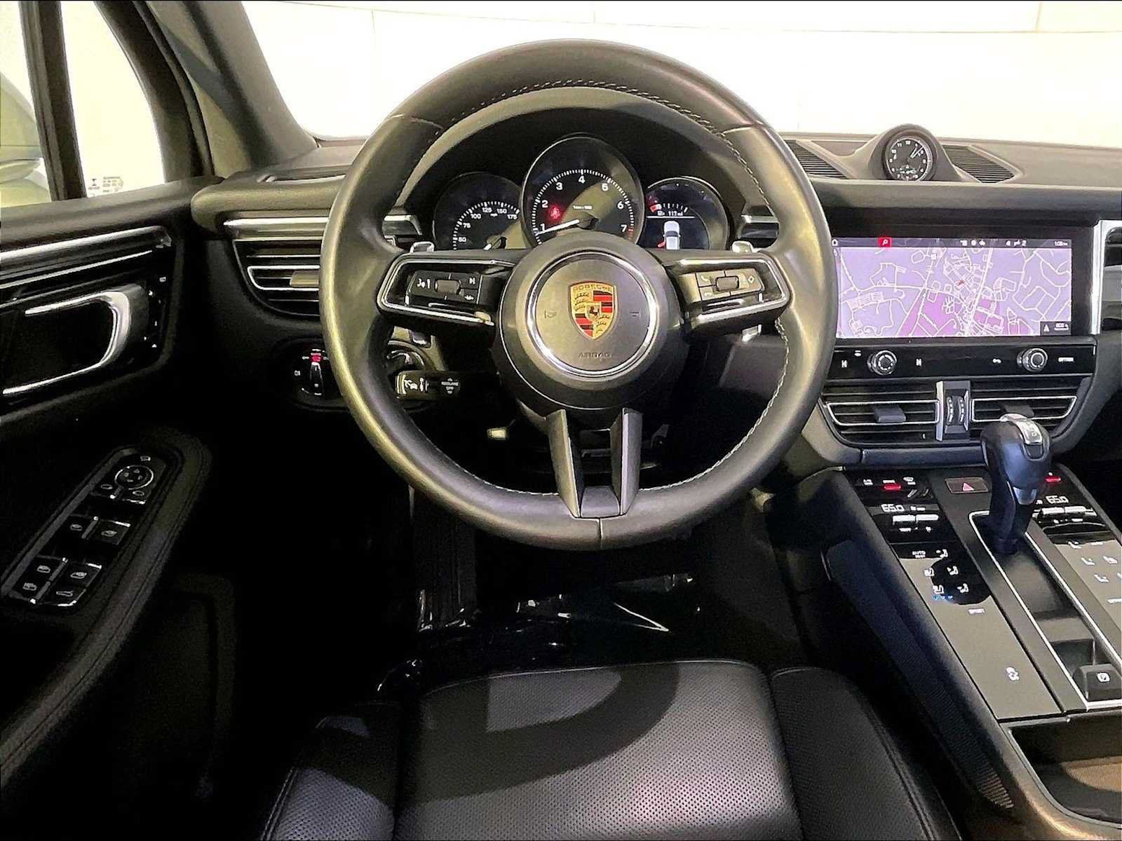 Certified 2023 Porsche Macan AWD/4WD image 13