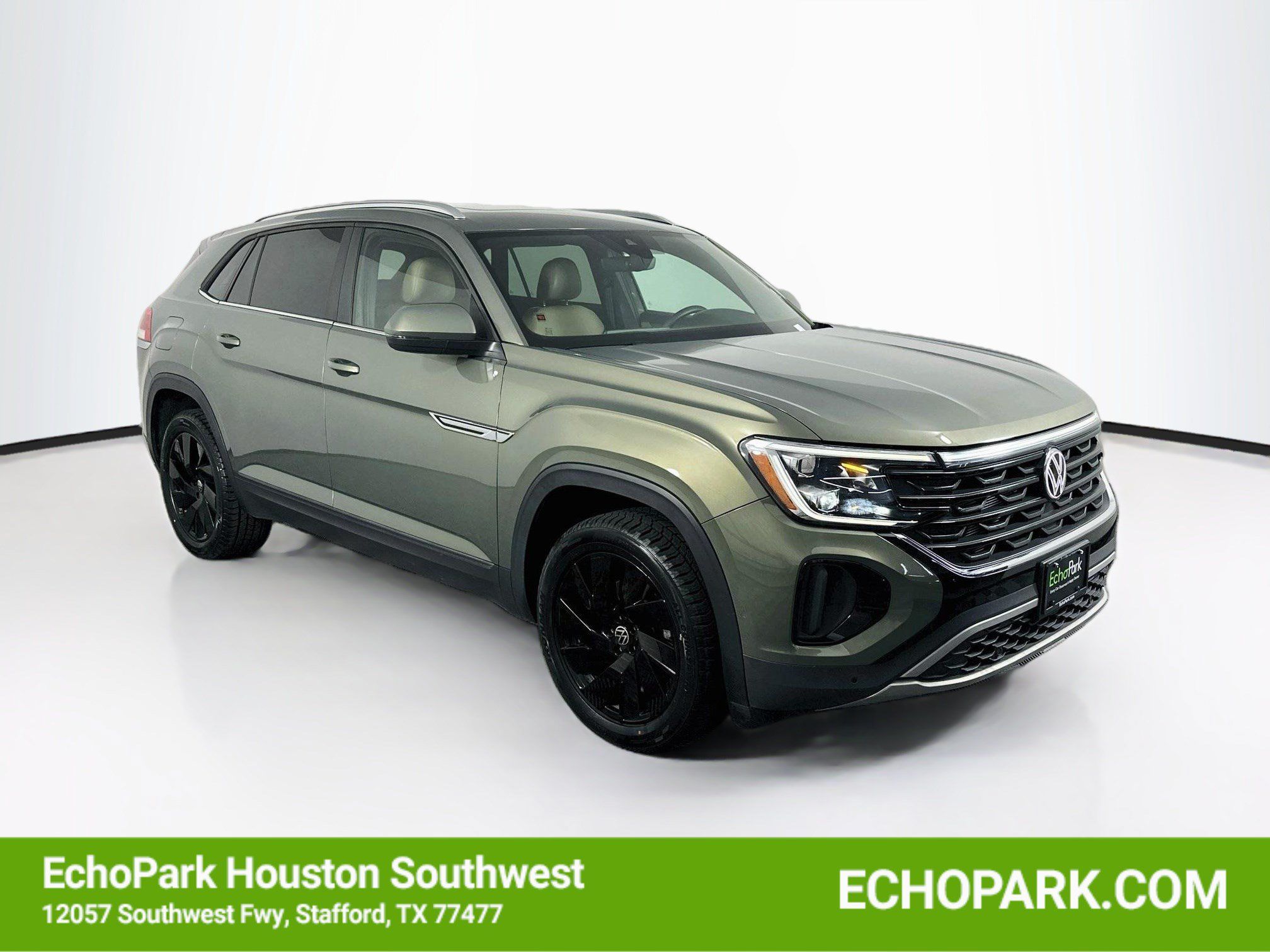 Used 2025 Volkswagen Atlas Cross Sport SE FWD image 1