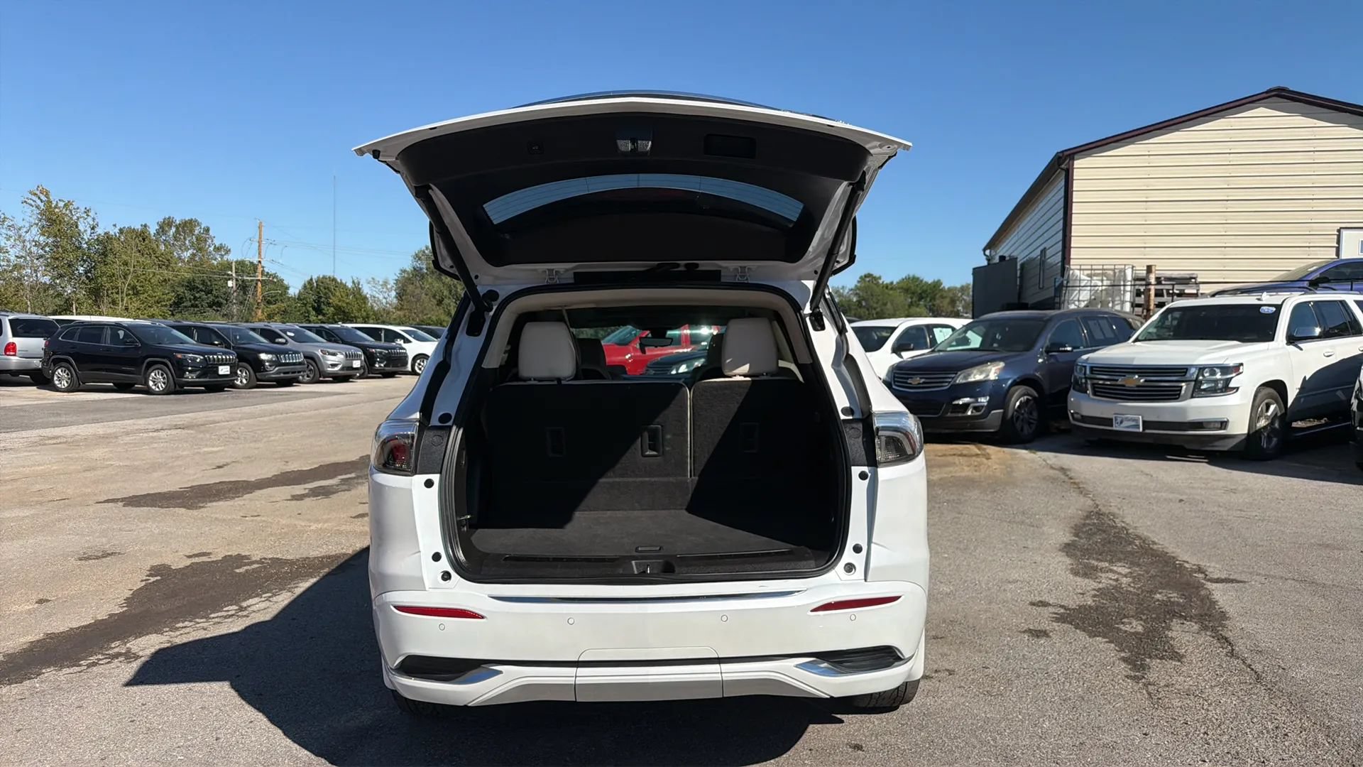 Used 2023 Buick Enclave Avenir w/ Avenir Technology Package AWD/4WD image 31
