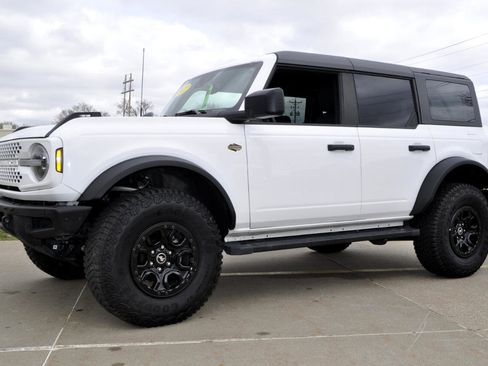 Used 2022 Ford Bronco Wildtrak image 11