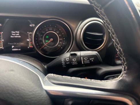 Used 2021 Jeep Wrangler Unlimited Sahara w/ Uconnect 4C Nav & Sound Group image 20