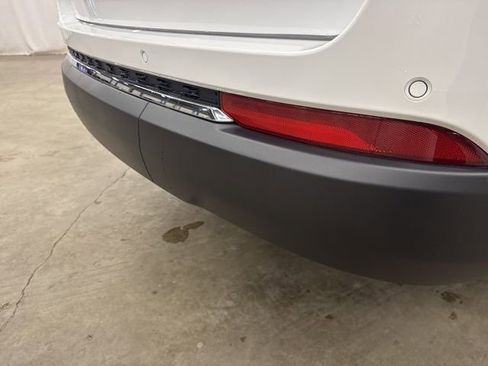 New 2025 Jeep Grand Cherokee L Laredo image 25