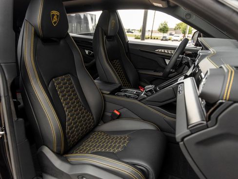 Used 2024 Lamborghini Urus S AWD/4WD image 47