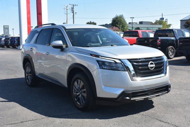 Used 2025 Nissan Pathfinder SV FWD image 3
