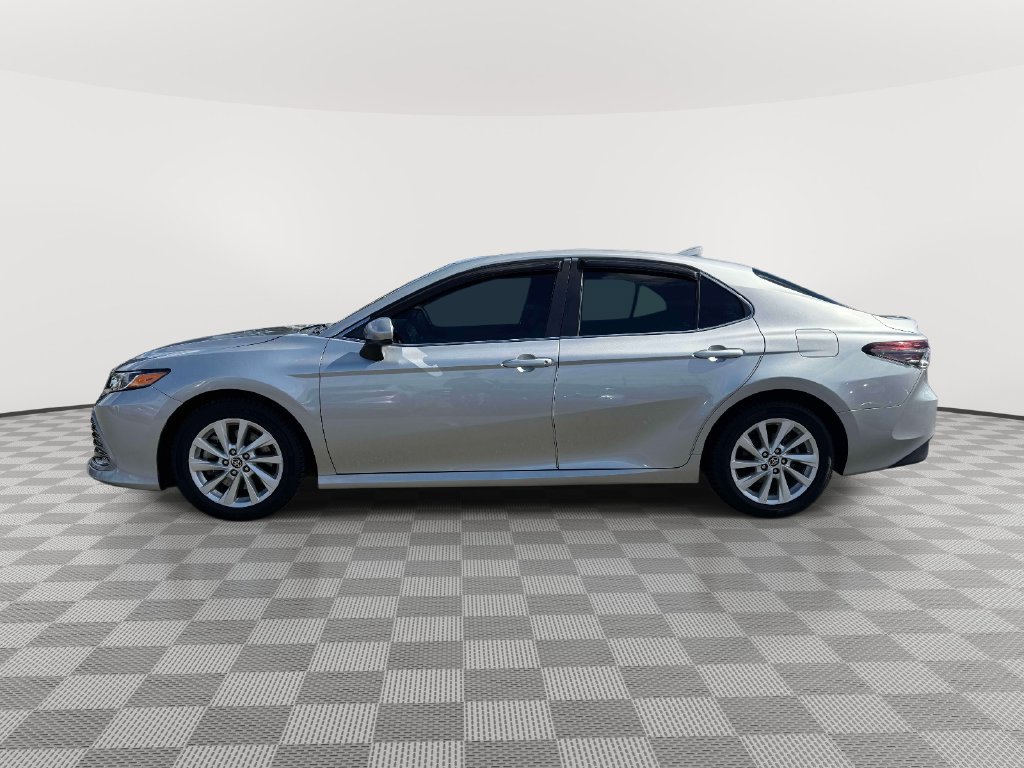 Used 2021 Toyota Camry LE AWD/4WD image 4