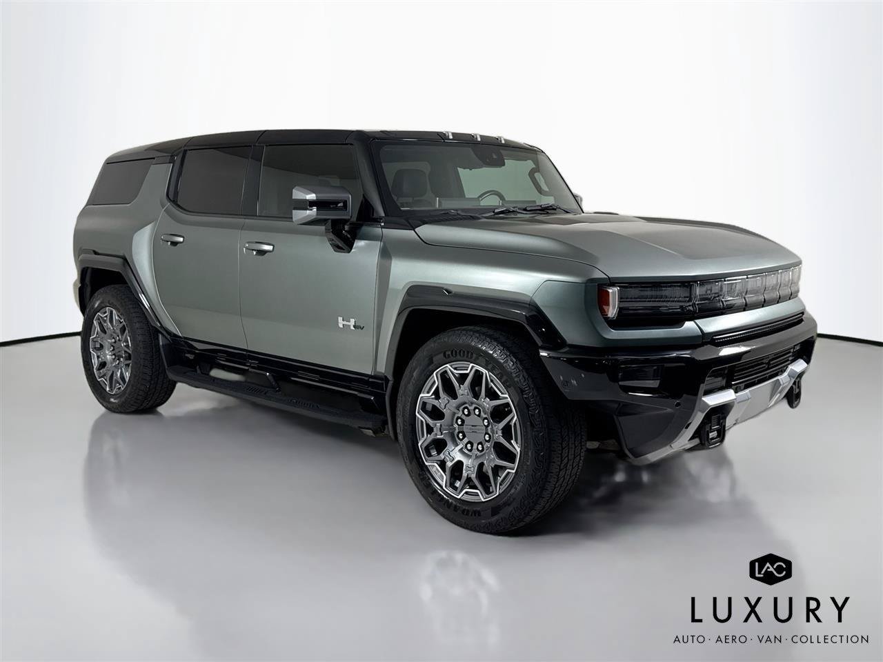Used 2024 GMC Hummer EV 3X AWD/4WD image 3