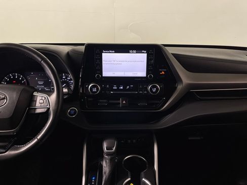 Certified 2021 Toyota Highlander XLE AWD/4WD image 15