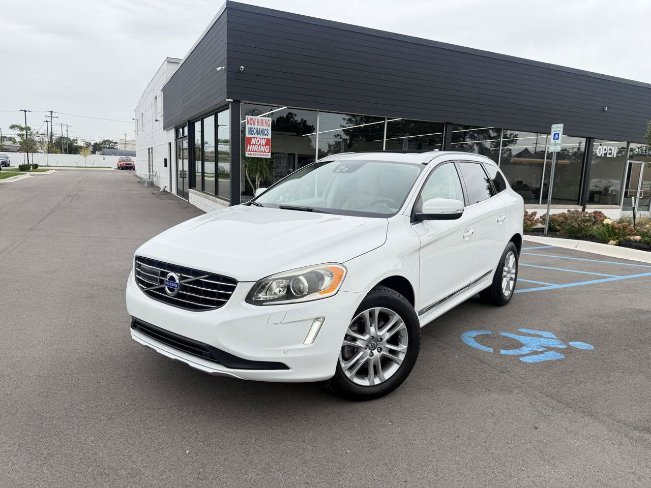 Used 2015 Volvo XC60 T5 Platinum AWD/4WD image 1