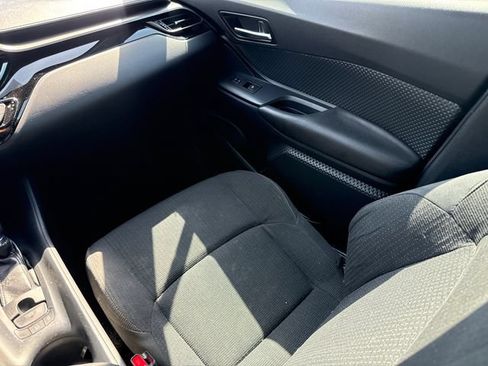 Used 2018 Toyota C-HR XLE FWD image 14