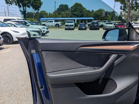 Used 2023 Tesla Model Y Performance AWD/4WD image 9