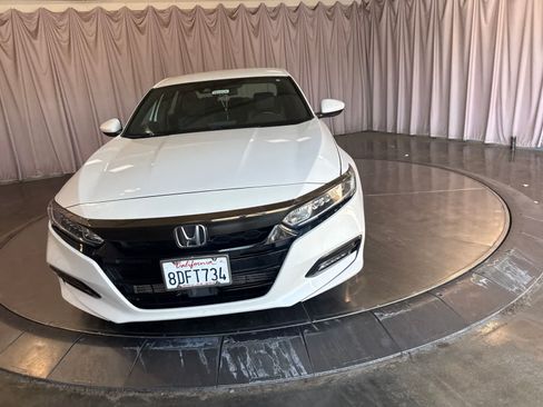 Used 2018 Honda Accord Sport image 2