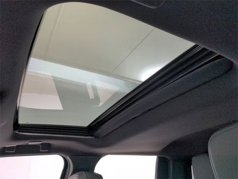 Used 2025 Toyota Tacoma Limited image 27