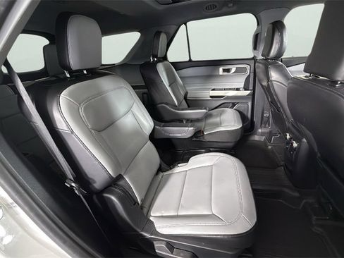 Used 2021 Ford Explorer XLT w/ Equipment Group 202A image 31