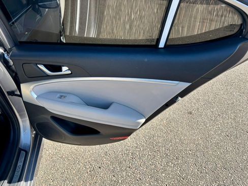 Used 2023 Genesis G70 2.0T image 17