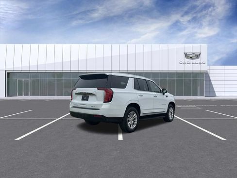 Used 2024 GMC Yukon SLT w/ SLT Premium Package AWD/4WD image 3