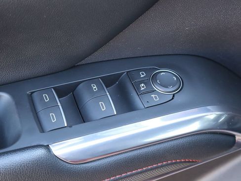 Used 2024 Chevrolet Traverse RS FWD image 24