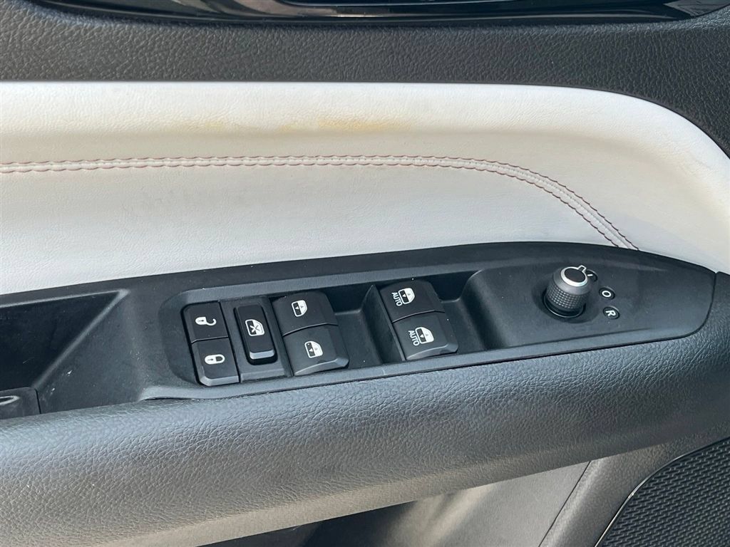 Used 2023 Jeep Compass Limited w/ Sun and Sound Group AWD/4WD image 13