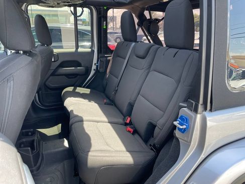 Used 2020 Jeep Wrangler Unlimited Sahara AWD/4WD image 6