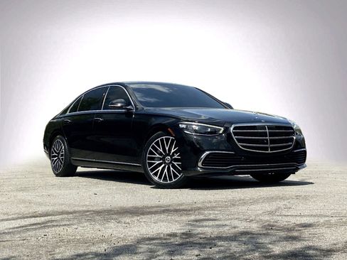 Used 2023 Mercedes-Benz S 580 4MATIC Sedan w/ 3D Technology Package image 2