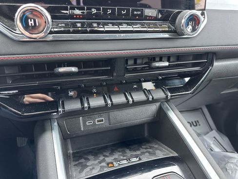 Used 2024 Chevrolet Colorado Z71 w/ Z71 Convenience Package 2 image 49