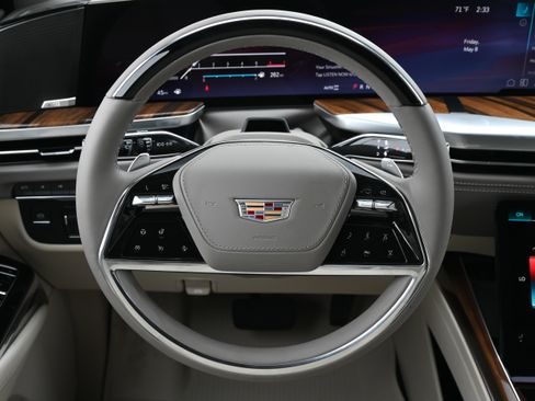 Used 2026 Cadillac Escalade Platinum Sport w/ LPO, Floor Liner Package AWD/4WD image 6