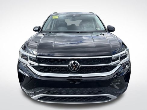 Certified 2022 Volkswagen Taos SEL image 9