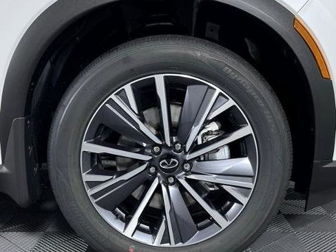 Certified 2026 INFINITI QX60 Luxe w/ Family Package image 9